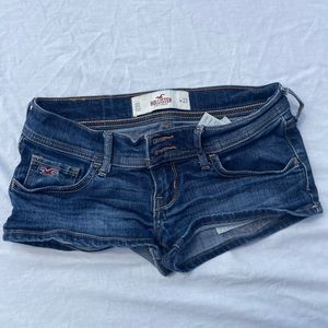 Hollister Denim Low-Rise Shorts size 00 w23